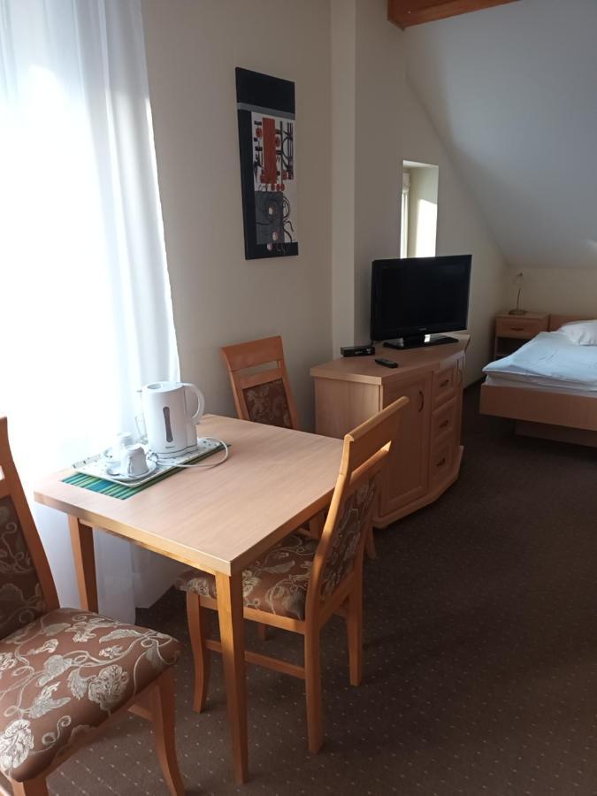 Basic Triple Room